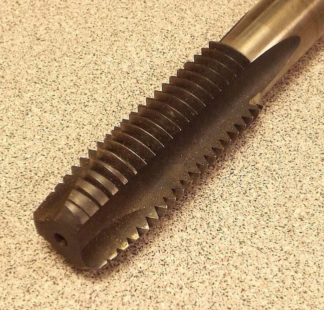 Spiral point kılavuzun ucundaki öne eğimli taşlama